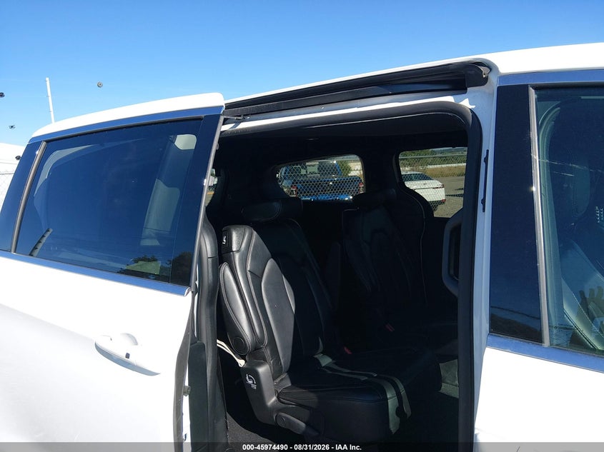 2025 CHRYSLER PACIFICA auction photo 8