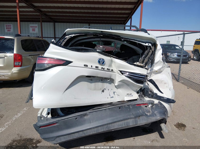 2021 Toyota Sienna (VIN: 5TDYRKECXMS027748)