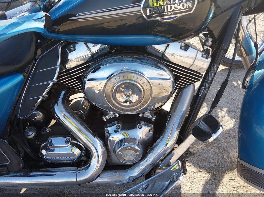 HARLEY-DAVIDSON FLHTCU 2011