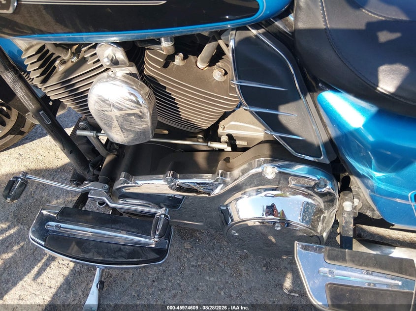 HARLEY-DAVIDSON FLHTCU 2011