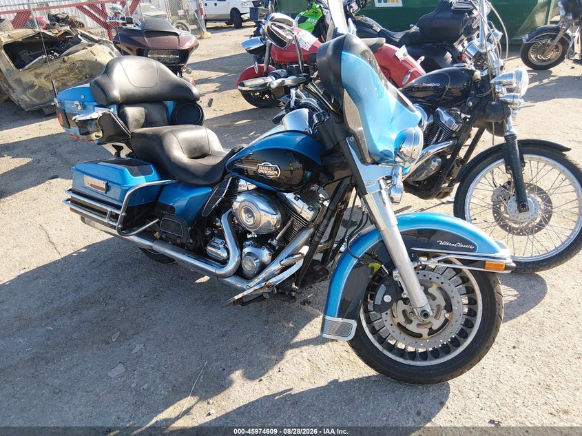 HARLEY-DAVIDSON FLHTCU 2011