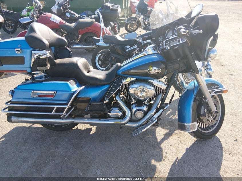 HARLEY-DAVIDSON FLHTCU 2011