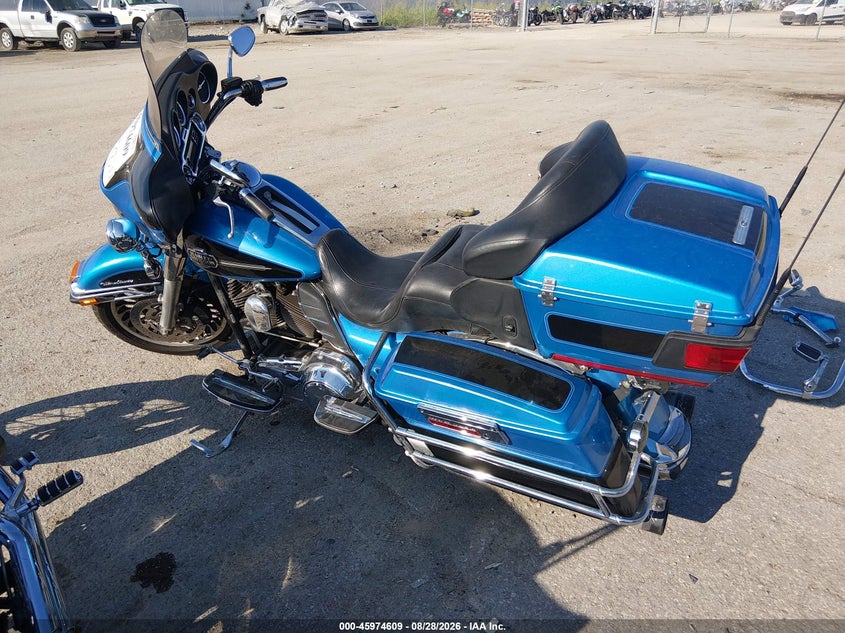 HARLEY-DAVIDSON FLHTCU 2011