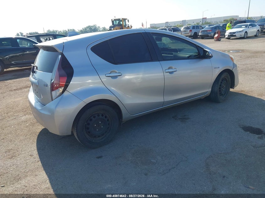 2015 TOYOTA PRIUS C auction photo 4