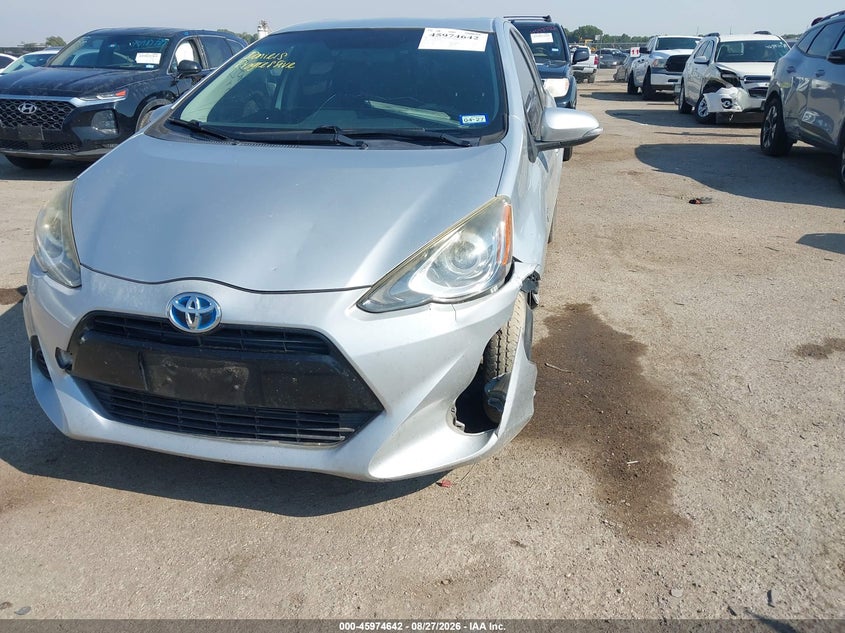 2015 TOYOTA PRIUS C auction photo 6