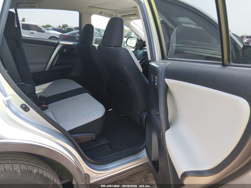 TOYOTA RAV4 - zdjęcie 8