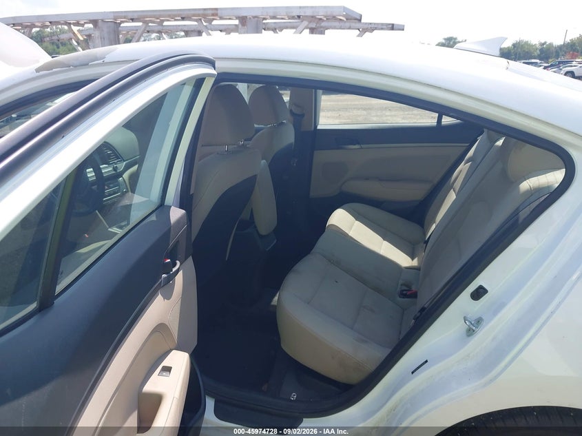 2017 HYUNDAI ELANTRA auction photo 8