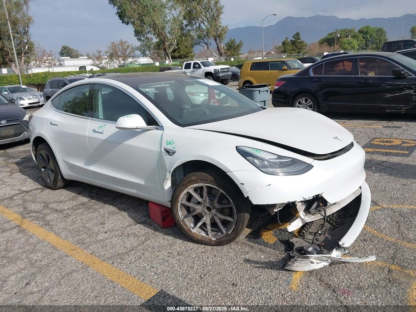 TESLA MODEL 3 - zdjęcie 1