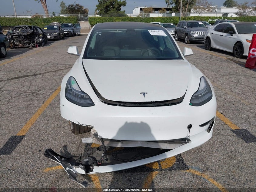TESLA MODEL 3 - zdjęcie 11