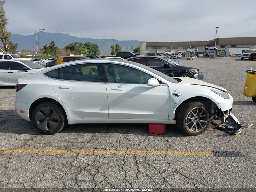 TESLA MODEL 3 - zdjęcie 12
