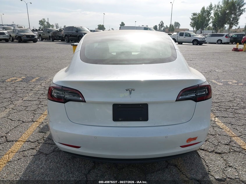 TESLA MODEL 3 - zdjęcie 15