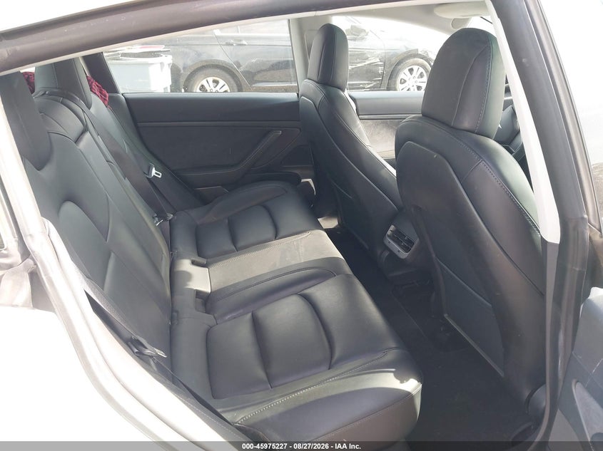 TESLA MODEL 3 - zdjęcie 8
