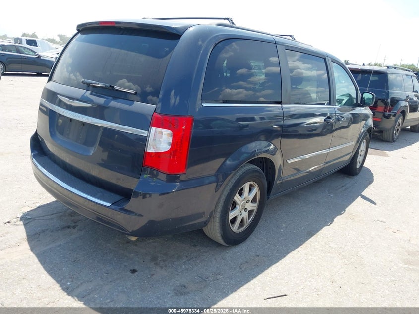 2013 CHRYSLER TOWN & COUNTRY auction photo 4
