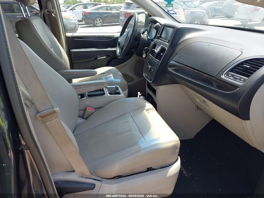 2013 CHRYSLER TOWN & COUNTRY auction photo 5