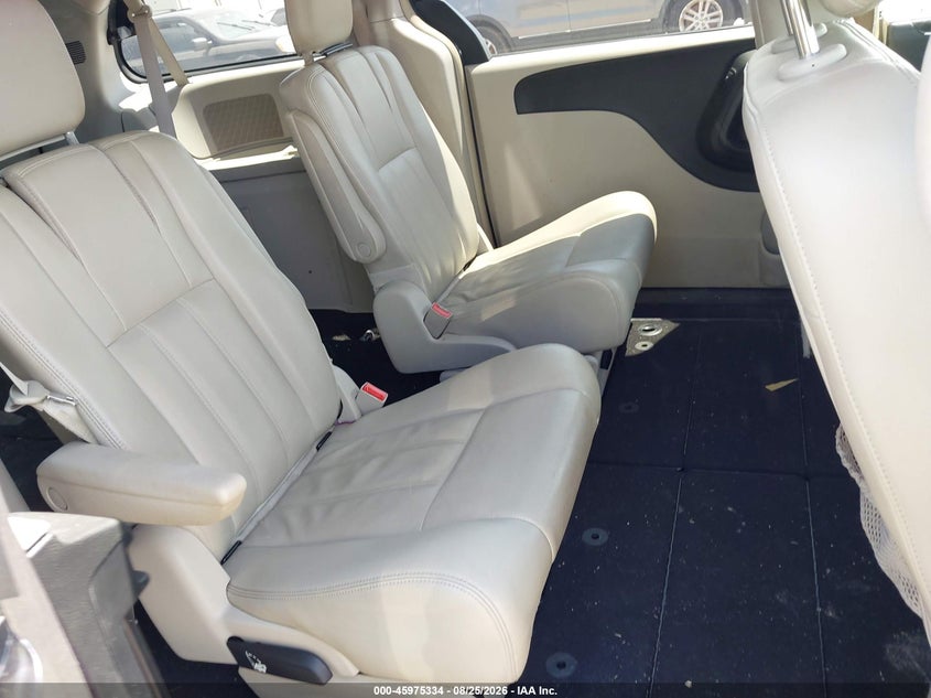 2013 CHRYSLER TOWN & COUNTRY auction photo 8