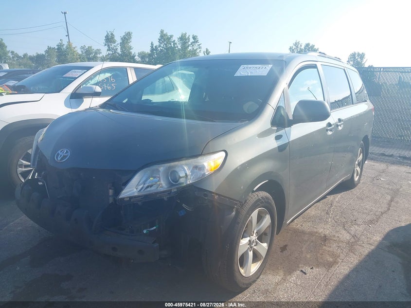 2012 TOYOTA SIENNA auction photo 2