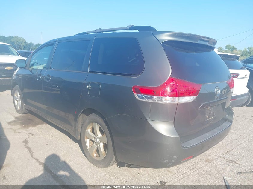 2012 TOYOTA SIENNA auction photo 3