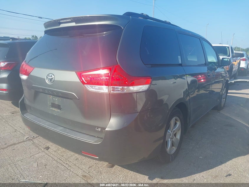 2012 TOYOTA SIENNA auction photo 4