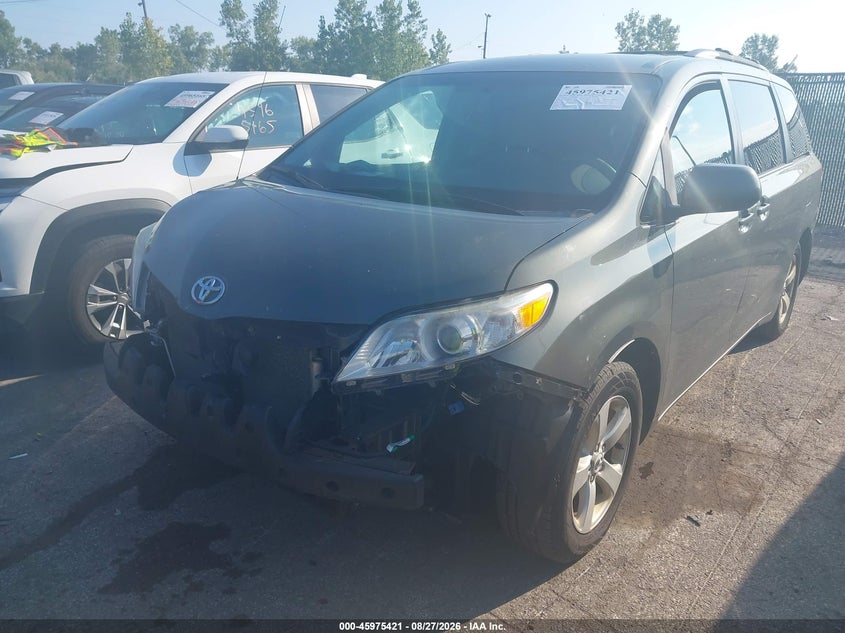 2012 TOYOTA SIENNA auction photo 6