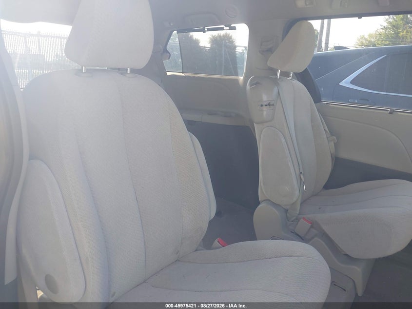 2012 TOYOTA SIENNA auction photo 8