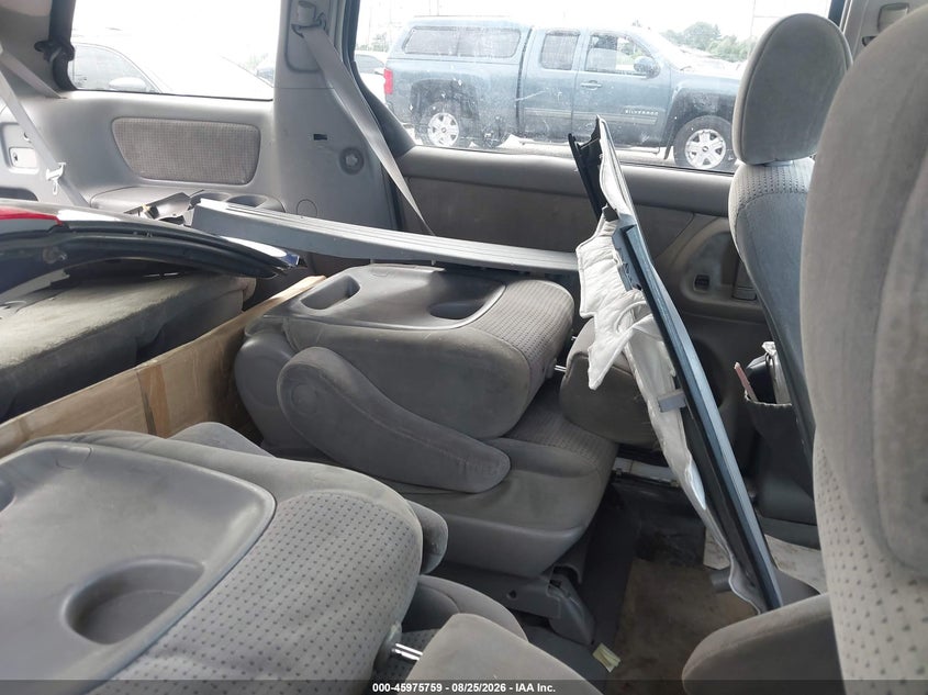 2008 TOYOTA SIENNA auction photo 8