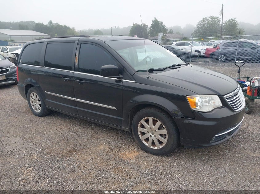 2015 CHRYSLER TOWN & COUNTRY auction photo 1
