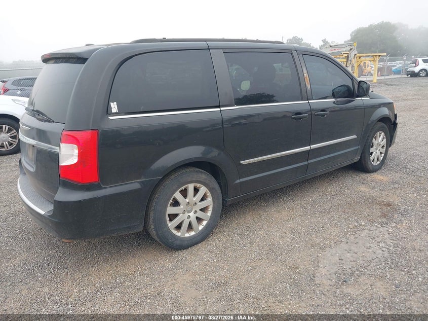2015 CHRYSLER TOWN & COUNTRY auction photo 4