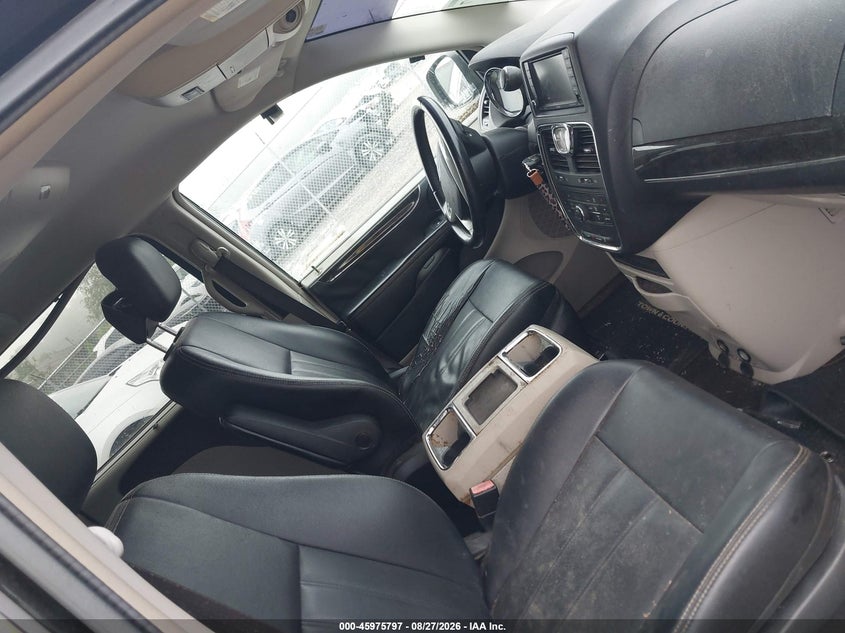 2015 CHRYSLER TOWN & COUNTRY auction photo 5