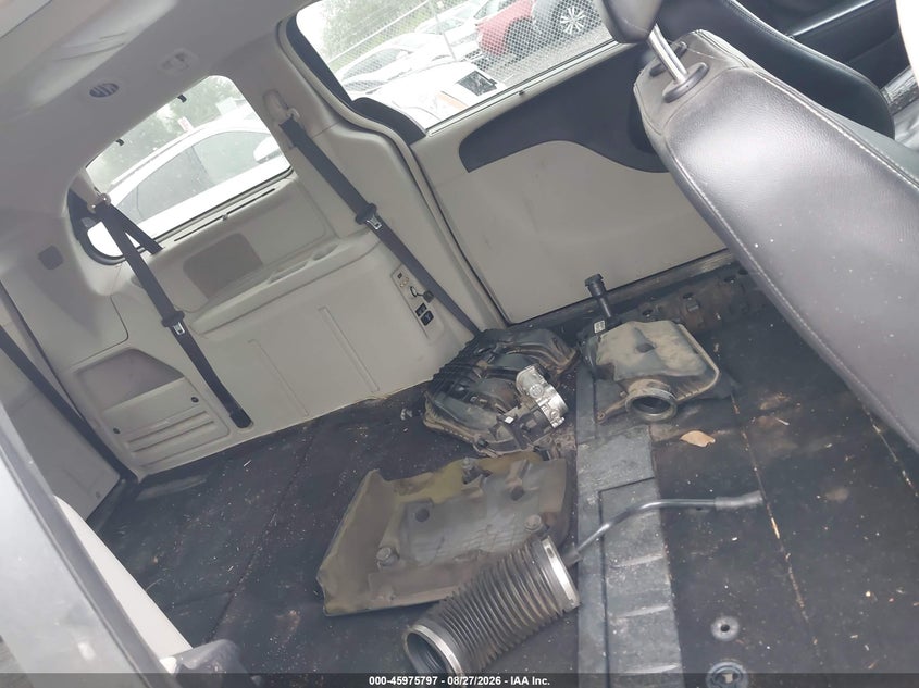 2015 CHRYSLER TOWN & COUNTRY auction photo 8