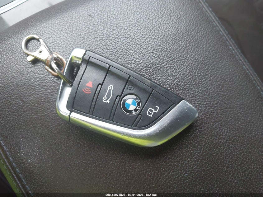BMW 330I - zdjęcie 11