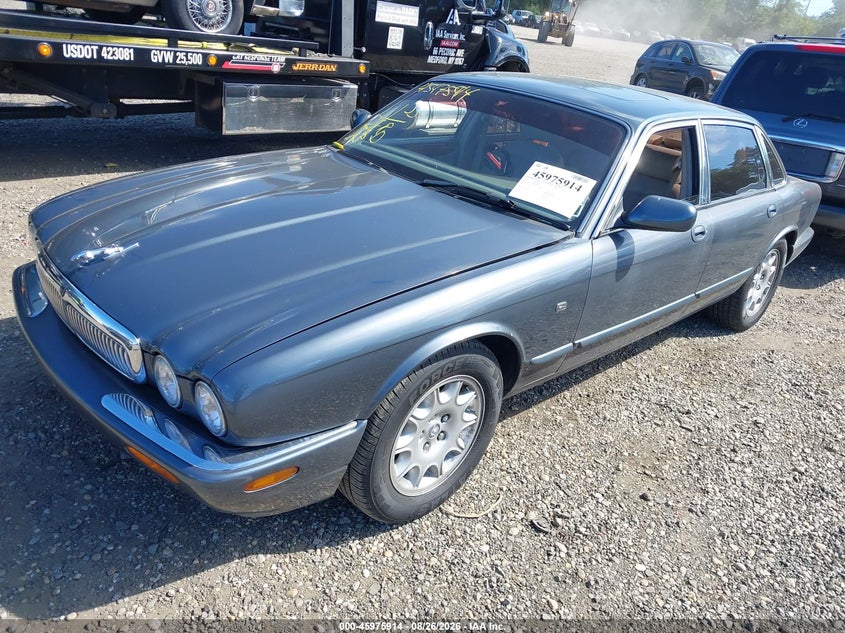 1998 Jaguar XJ, Normal Wear & Tear, IAAI, VIN SAJHX1240WC845606 — photo 2