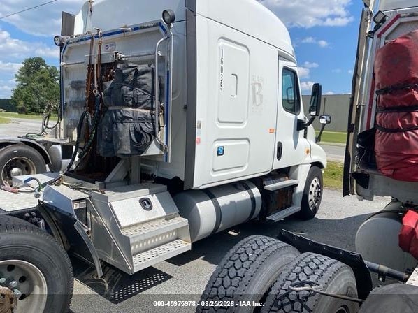 2016 FREIGHTLINER CASCADIA 125 auction photo 3