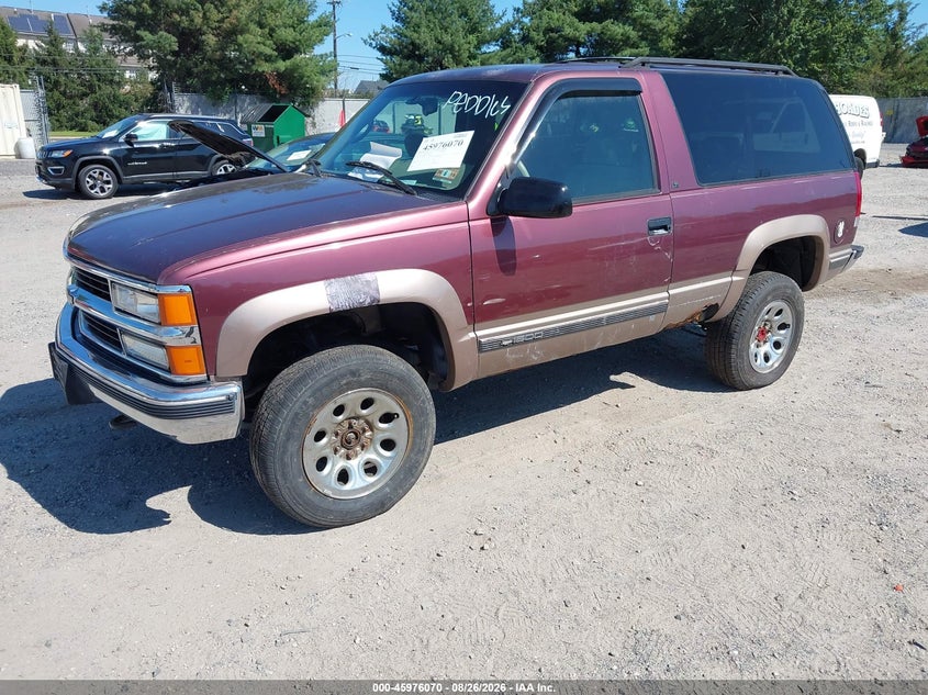 1996 CHEVROLET TAHOE auction photo 2