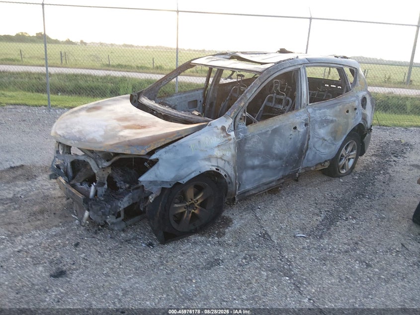 2015 Toyota RAV 4, Повністю згоріле, IAAI, VIN 2T3WFREV2FW215059 — фото 2