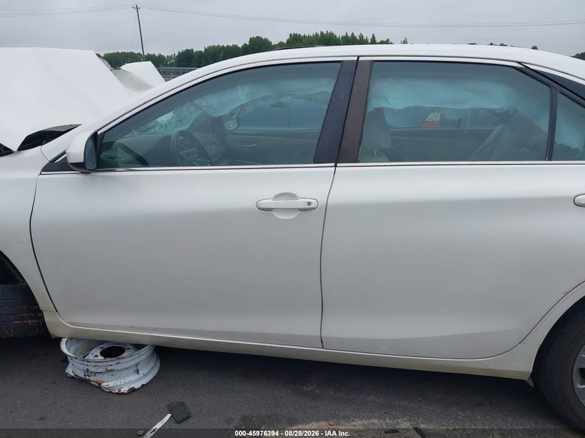 TOYOTA CAMRY - zdjęcie 13