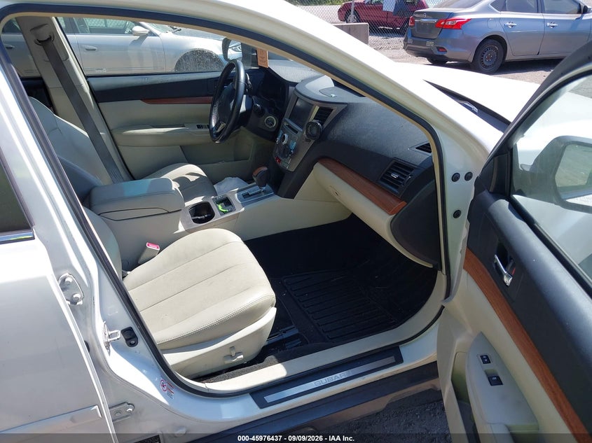 2013 SUBARU OUTBACK auction photo 5