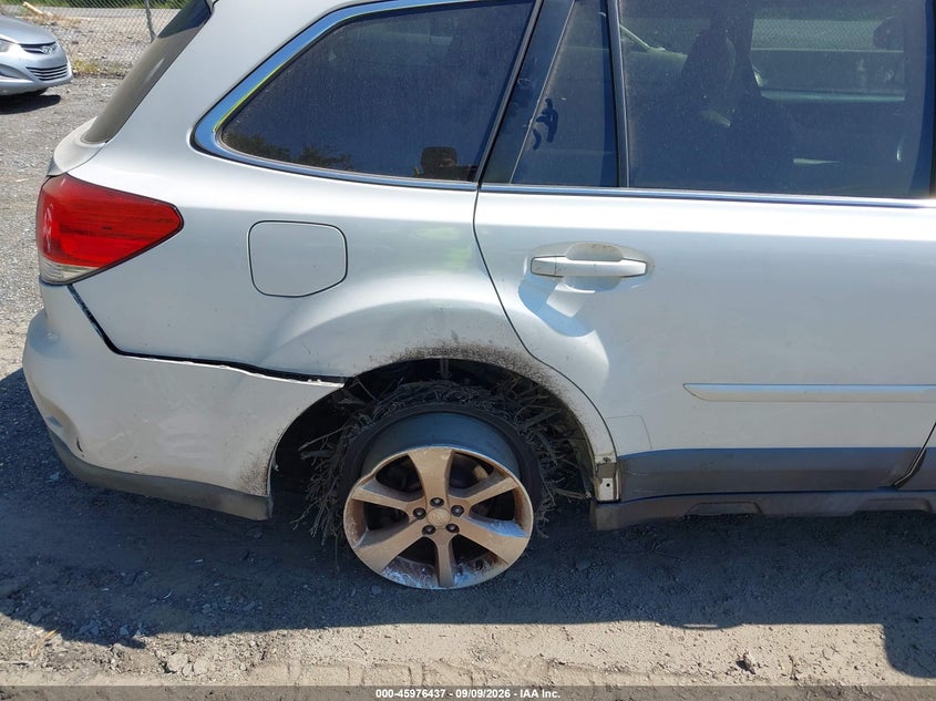 2013 SUBARU OUTBACK auction photo 6