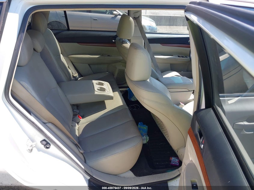 2013 SUBARU OUTBACK auction photo 8