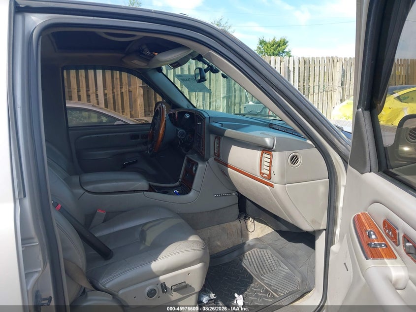 2004 CADILLAC ESCALADE auction photo 5