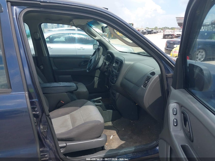 2004 FORD ESCAPE auction photo 5