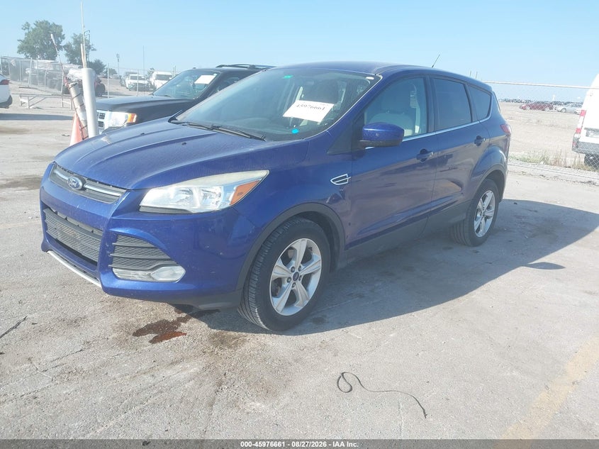 2014 Ford Escape, Right Front, IAAI, VIN 1FMCU0GX6EUE52146 — photo 2