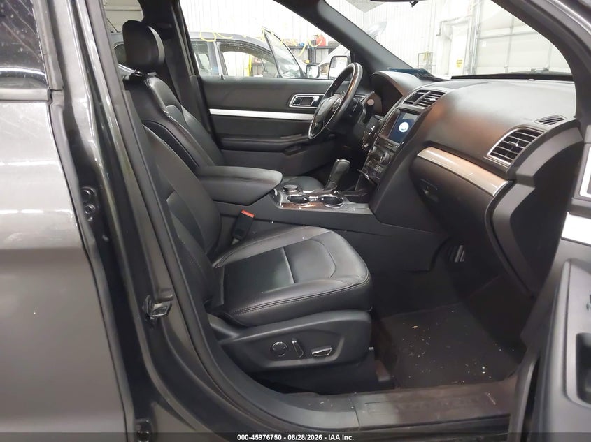 2017 FORD EXPLORER XLT · Фото 5
