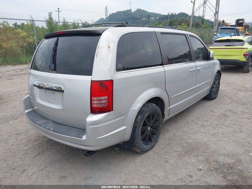 2008 CHRYSLER TOWN & COUNTRY auction photo 4
