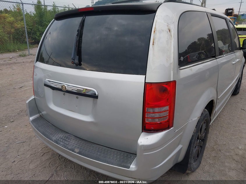 2008 CHRYSLER TOWN & COUNTRY auction photo 6