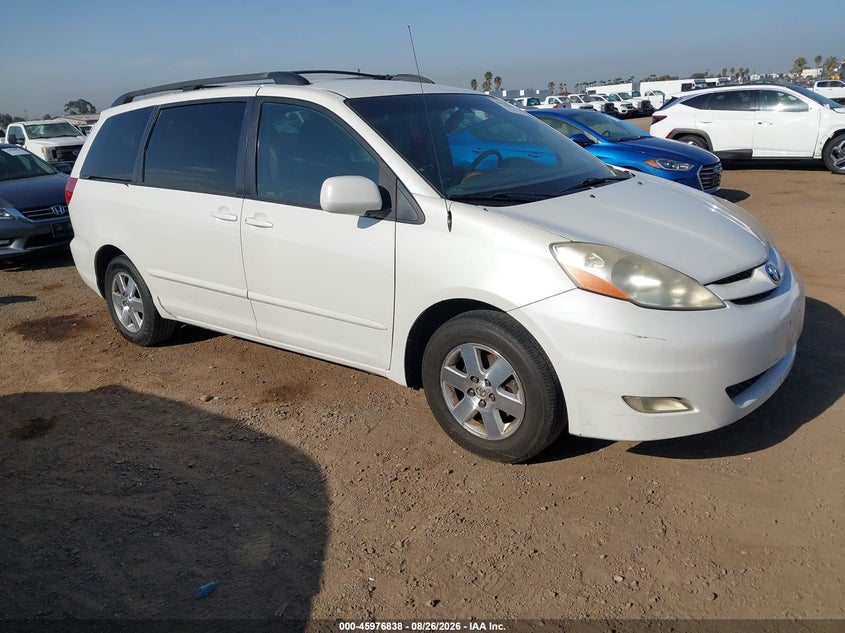 2009 TOYOTA SIENNA auction photo 1