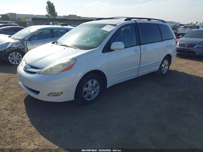 2009 TOYOTA SIENNA auction photo 2