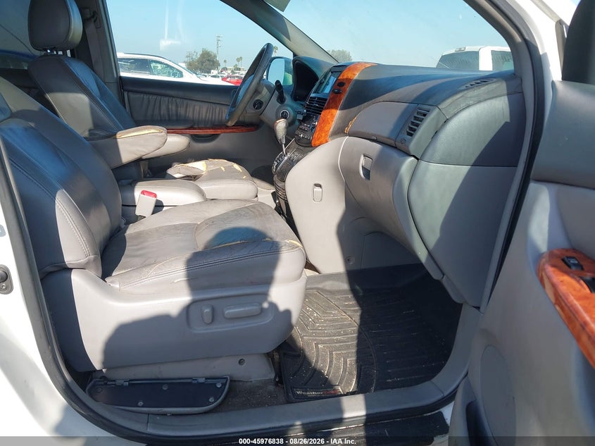 2009 TOYOTA SIENNA auction photo 5