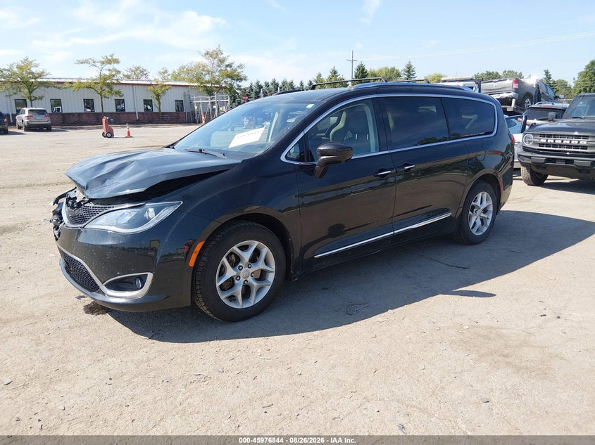 2017 Chrysler Pacifica, Front End, IAAI, VIN 2C4RC1EG5HR550967 — photo 2