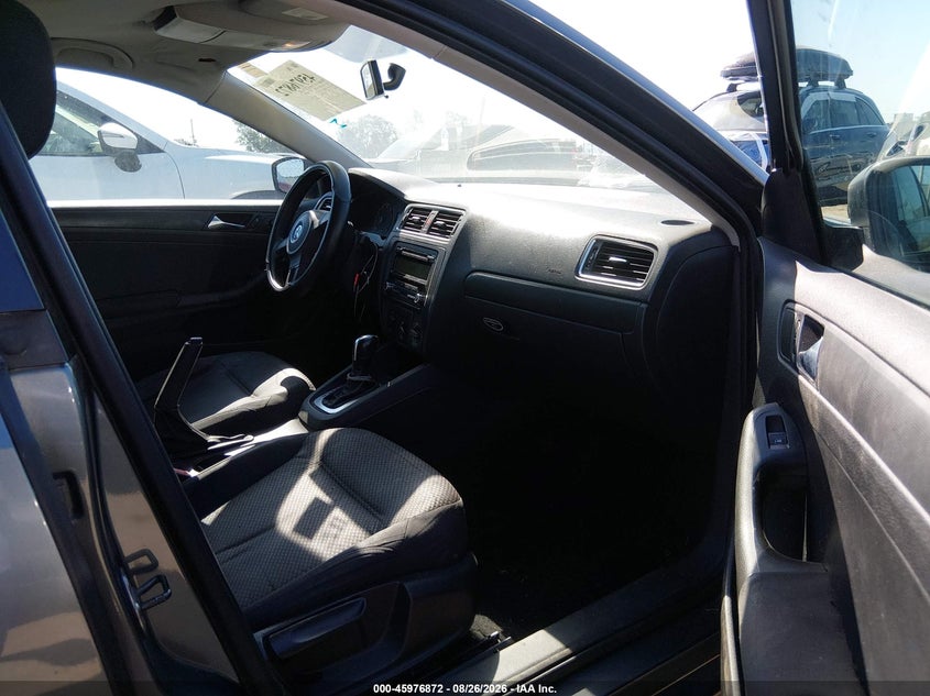2011 VOLKSWAGEN JETTA auction photo 5
