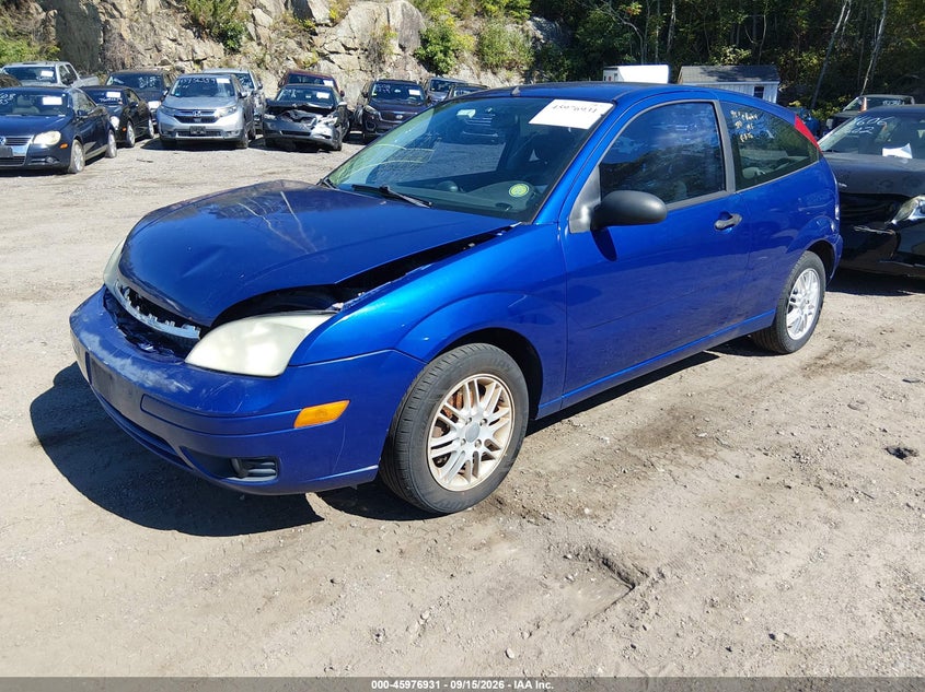 2005 Ford Focus, Повреждение двигателя, IAAI, VIN 3FAHP31N35R132239 — фото 2